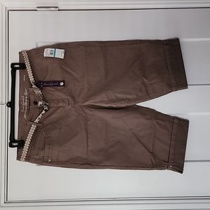 NWT. Gloria Vanderbilt. Brown wash Skimmer. 16(P)